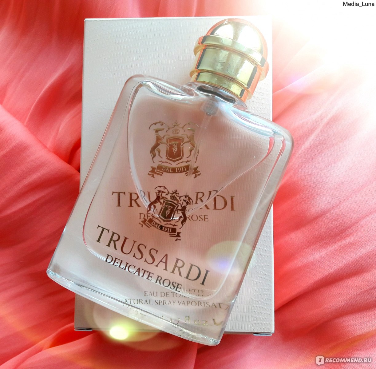 Trussardi delicate rose фото