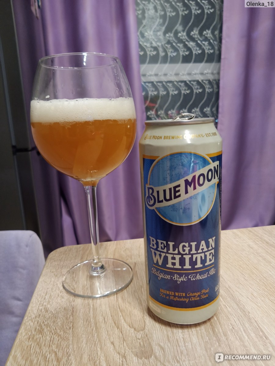 Пиво с синей этикеткой. Пиво Блю моон. Пиво Блю Мун Бланш. Голубое пиво. Напиток пивной Blue Moon.