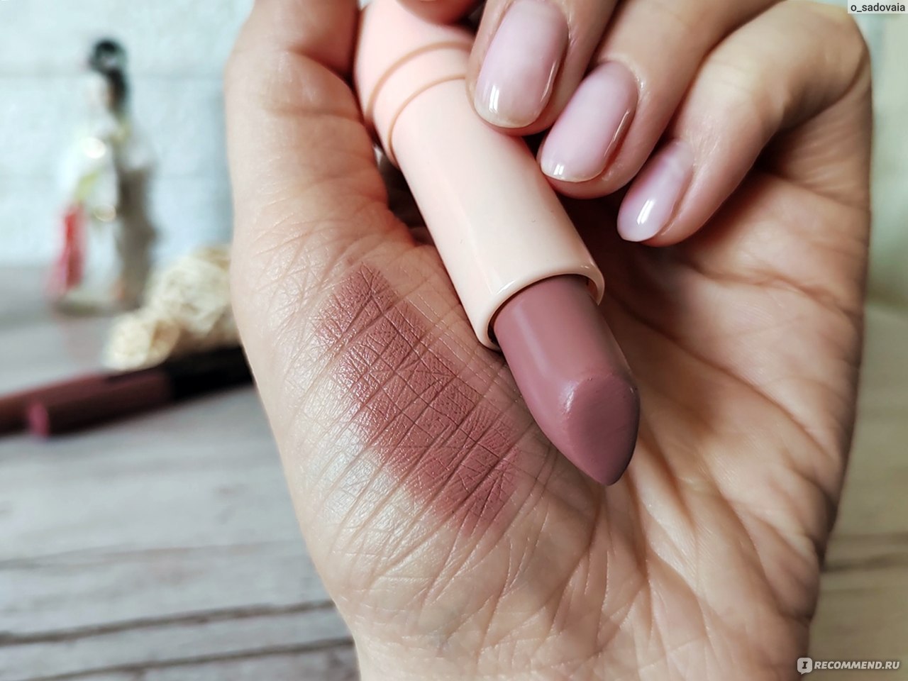 Губная помада BEAUTY BOMB В стике , Lipsy , 4 г - «Губная помада Lipsy в  оттенке 01 GIMME NUDE +1 к моей коллекции удачных нюдовых оттенков.» |  отзывы