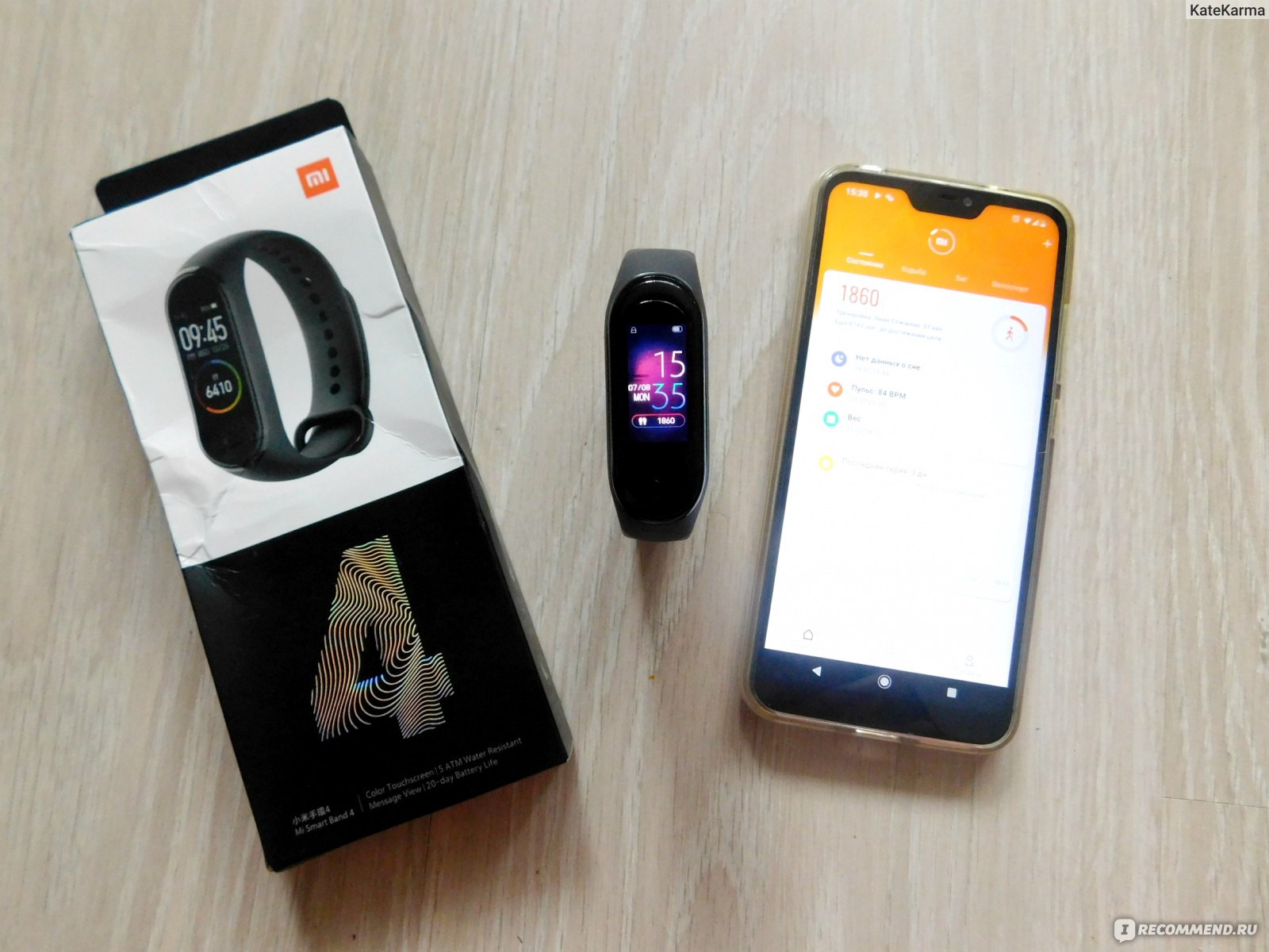 Фитнес-браслет Xiaomi Mi Band 4 - «Новинка от Xiaomi 2019: фитнес-трекер с  цветным экраном и водонепроницаемостью 50 м! Шагомер, пульсометр, прогноз  погоды, плеер, будильник, поиск телефона (!) и идеальный МОТИВАТОР  активности! Сравнение