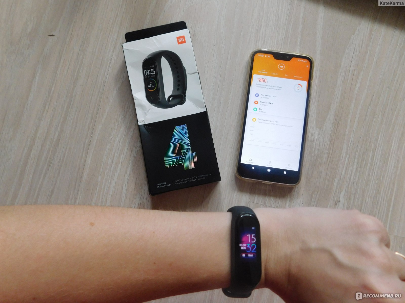 Фитнес-браслет Xiaomi Mi Band 4 - «Новинка от Xiaomi 2019: фитнес-трекер с  цветным экраном и водонепроницаемостью 50 м! Шагомер, пульсометр, прогноз  погоды, плеер, будильник, поиск телефона (!) и идеальный МОТИВАТОР  активности! Сравнение