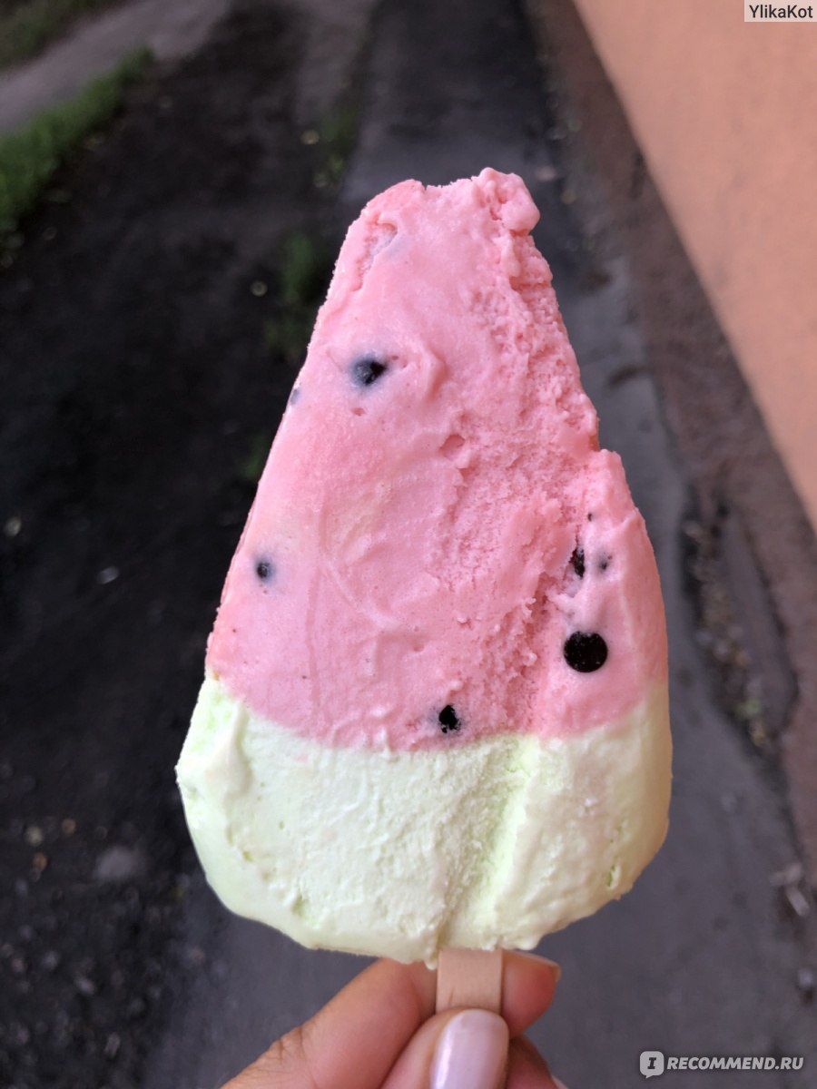 Арбузное мороженое с кусочками