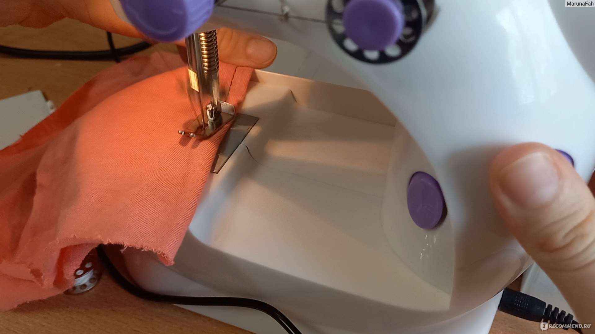 Швейная мини-машинка Aliexpress Desktop Portable Mini electric sewing  machine Household/Teaching handmade sewing matching tools European standard  plug - «Все ругают, ну а я в восторге. За что не любят эту малышку?» |