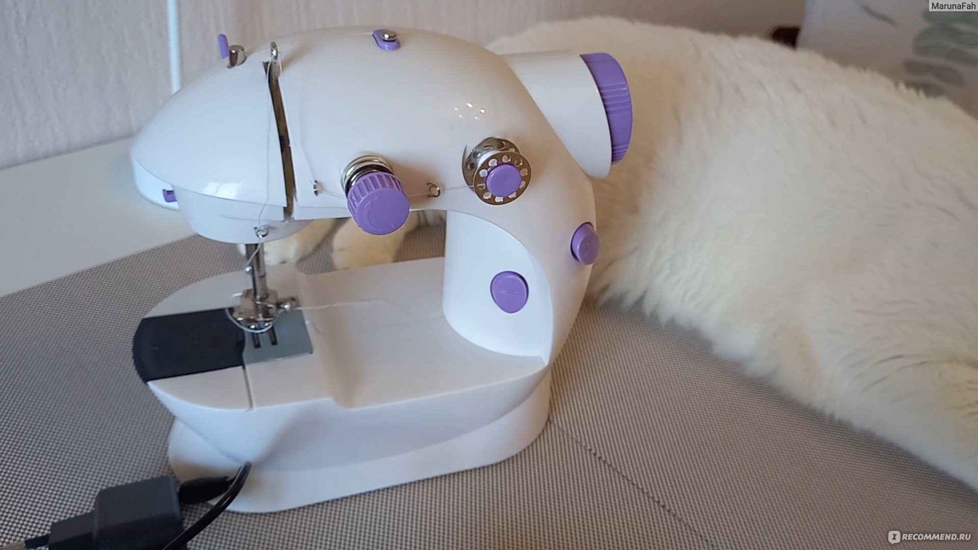 Швейная мини-машинка Aliexpress Desktop Portable Mini electric sewing  machine Household/Teaching handmade sewing matching tools European standard  plug - «Все ругают, ну а я в восторге. За что не любят эту малышку?» |