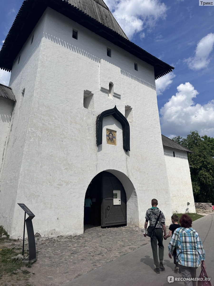 Псковский Кром (Кремль), город Псков, Россия - «Маршрут по псковскому  Кремлю: Приказная палата, древние башни и величественный Троицкий собор» |  отзывы