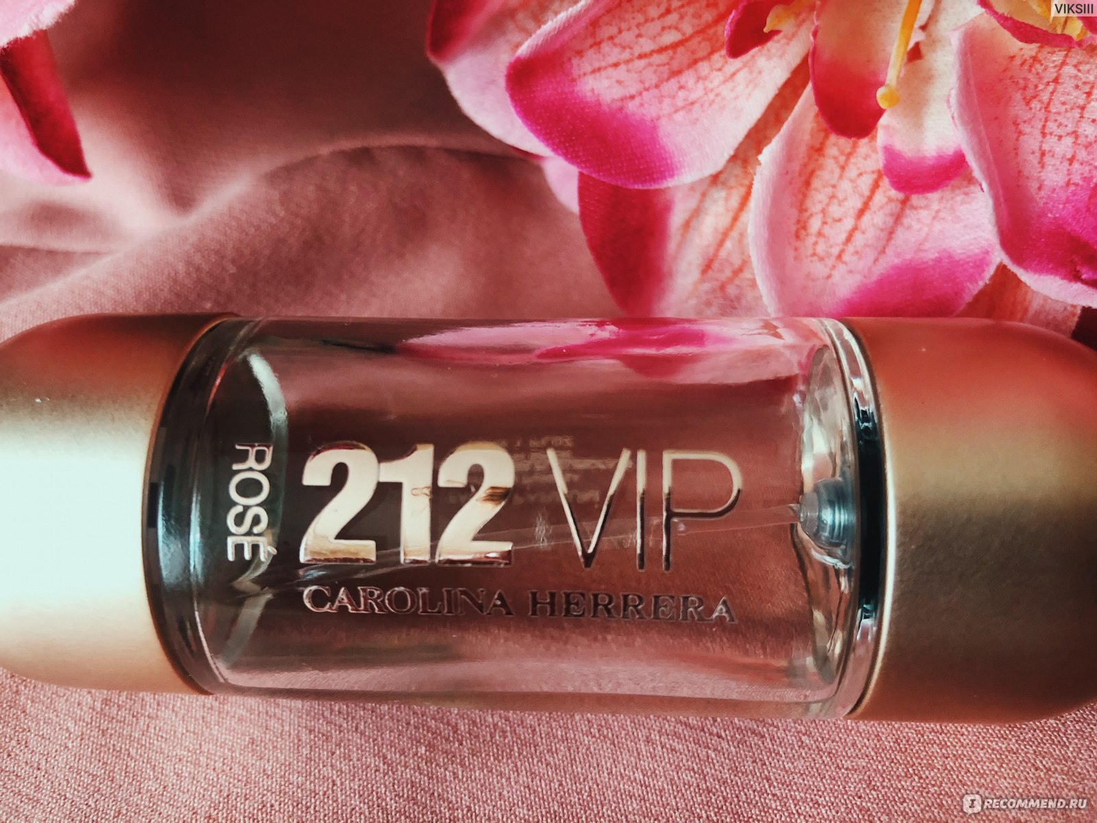 Carolina herrera vip rose. Carolina Herrera 212 VIP Rose: Edition Red красный. Масло шариковое с феромонами 212 вип роз. Carolina-Herrera-212-sexy-women красивые фото.