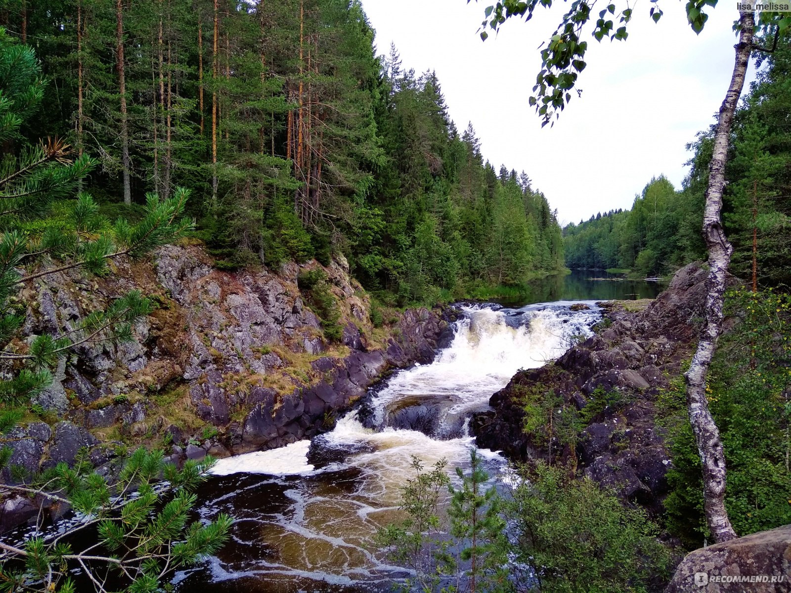 Равнинный водопад в Карелии