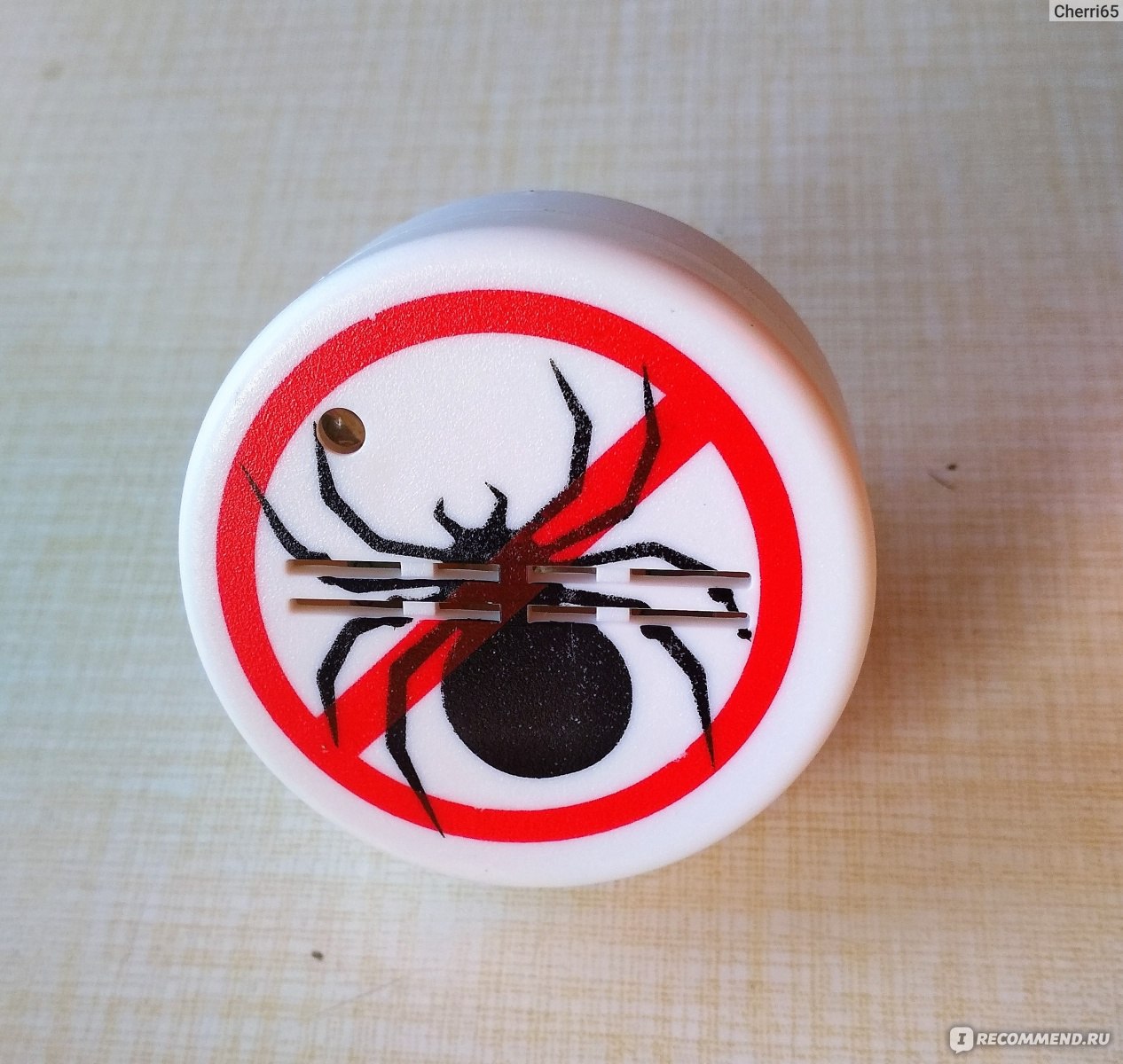 Ультразвуковой отпугиватель пауков Rexant (зона покрытия 30 м2) -  «Избавляемся от пауков, все методы хороши, если их вид вызывает ужас. Как  действует прибор и есть ли от него прок. Мой опыт использования