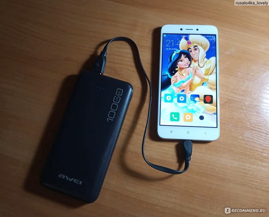 Зарядка смартфона с помощью внешнего аккумулятора Power bank Awei P28K 10000 mAh 2USB Black