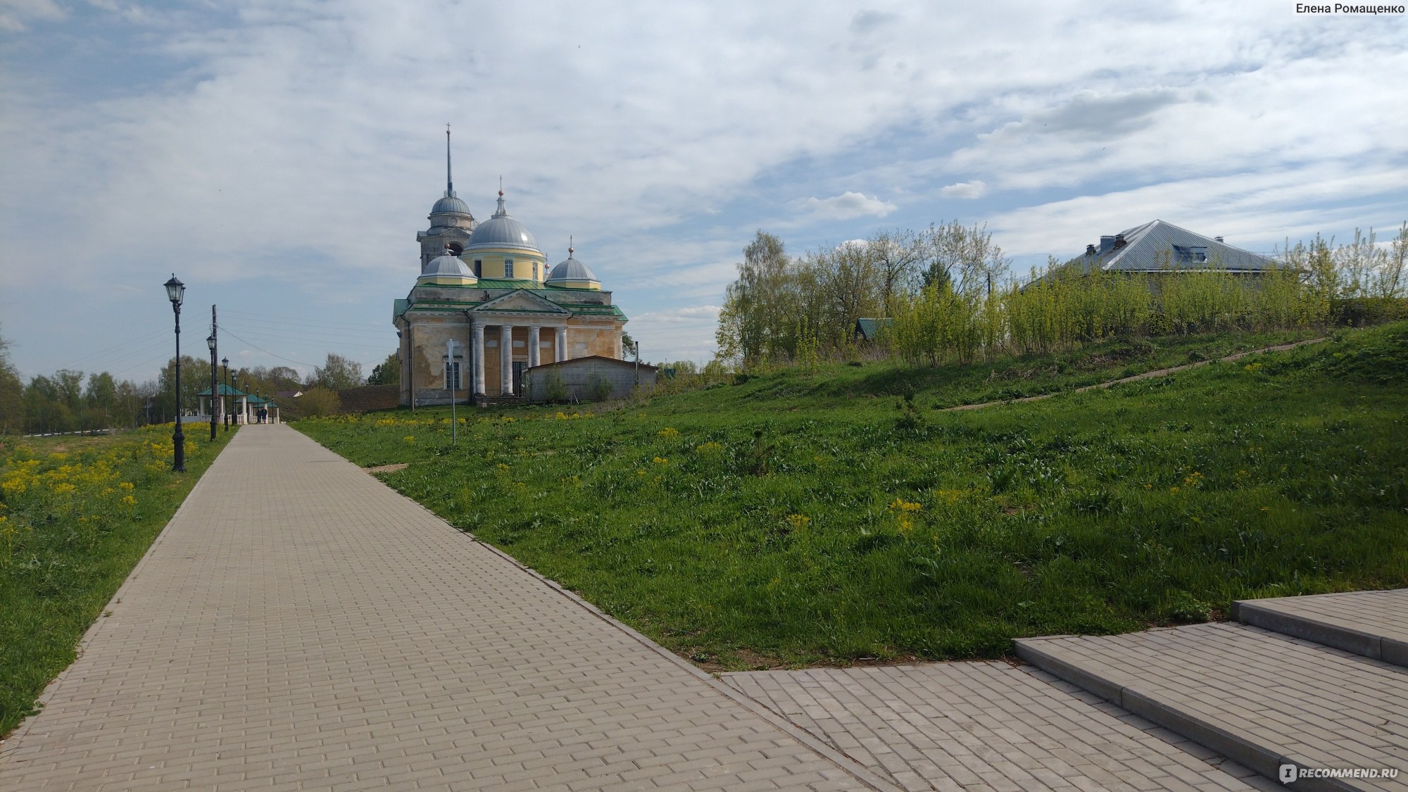 Борисоглебский собор (Старица, Тверская область) - «Уникальный  архитектурный ансамбль на Новом городище. Великолепные виды на древние  храмы, мост через Волгу и отреставрированную набережную. Место силы и  благодати» | отзывы