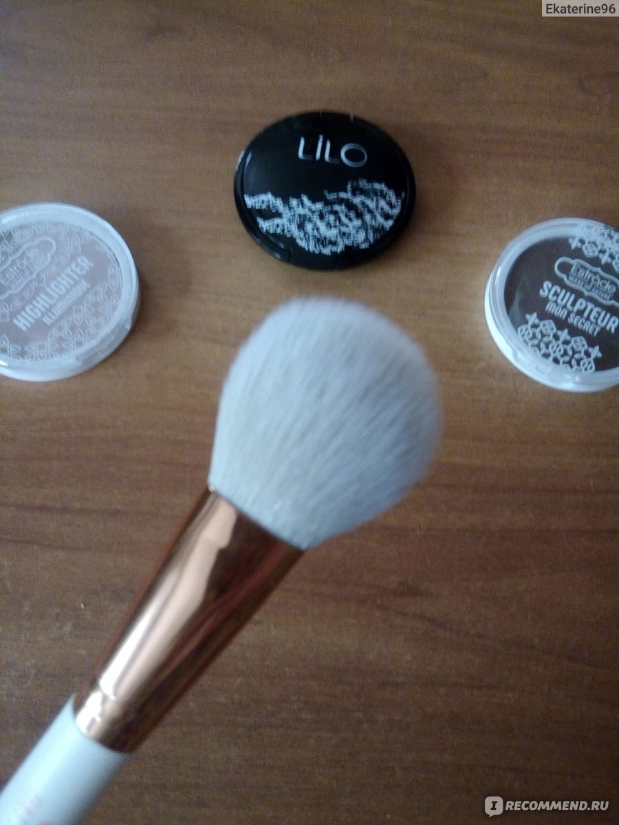 Кисть для пудры Essence flat powder brush плоская - «Пушистая помощница ...