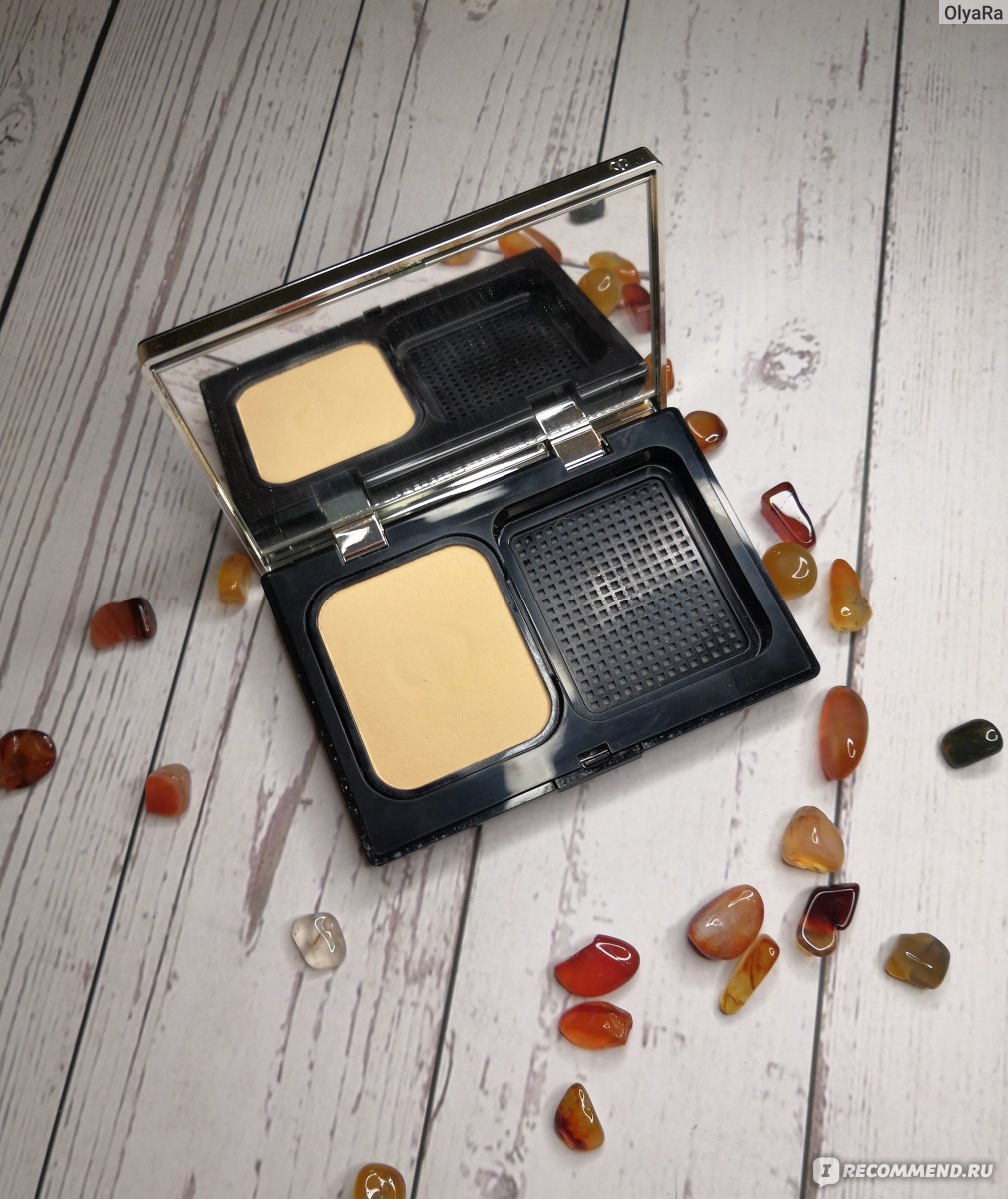 Футляр CLÉ DE PEAU BEAUTÉ для пудры с эффектом сияния - «Качественный ...