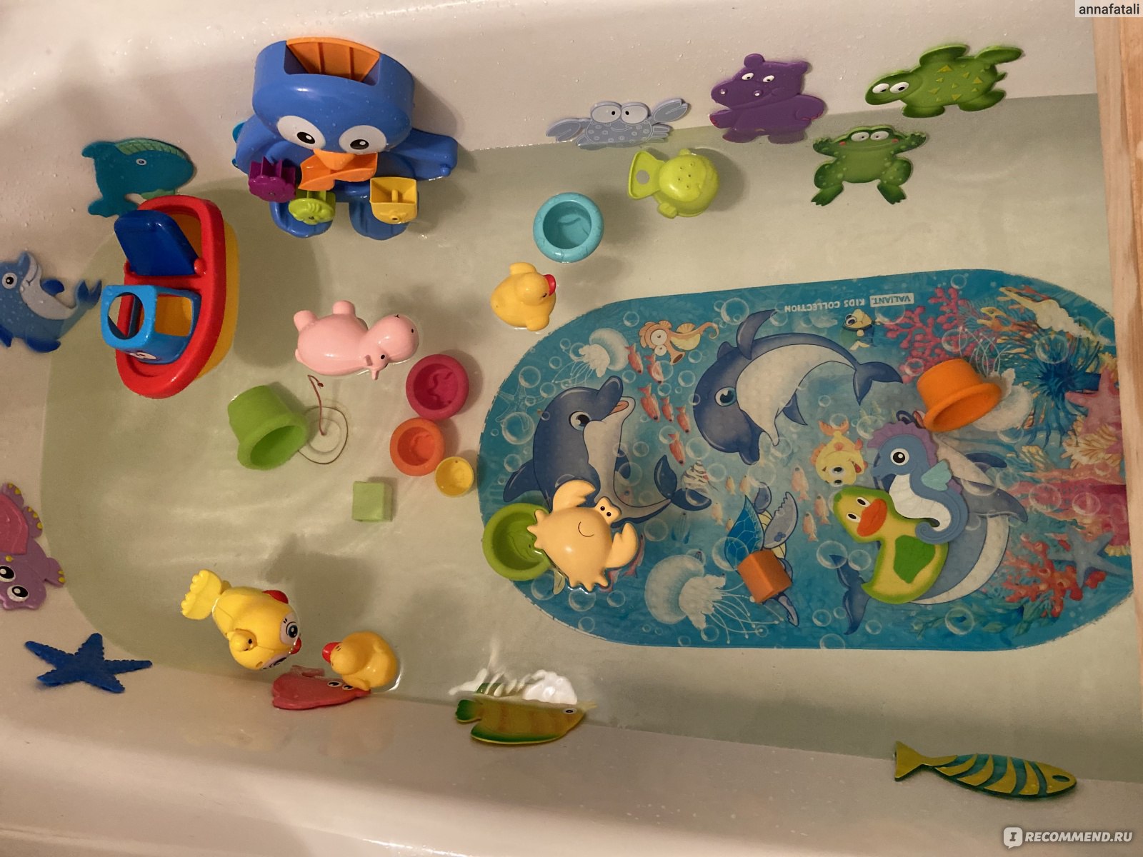 Что внутри игрушек для ванны
