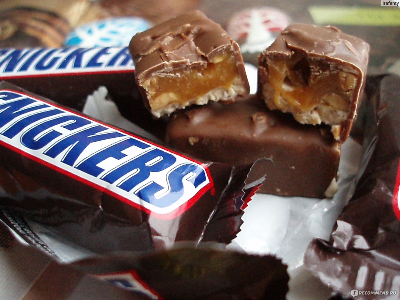 Шоколадный батончик snickers