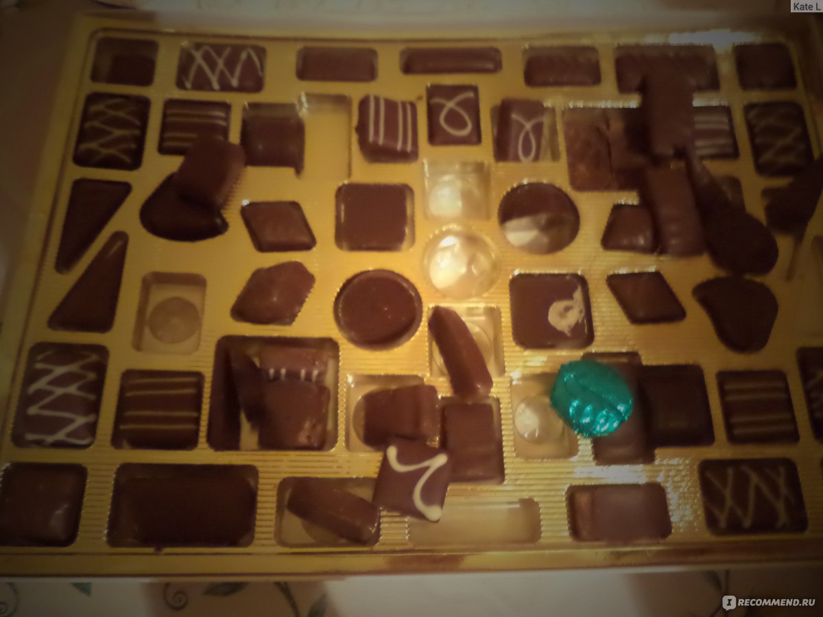 Советские шоколадные конфеты в коробке