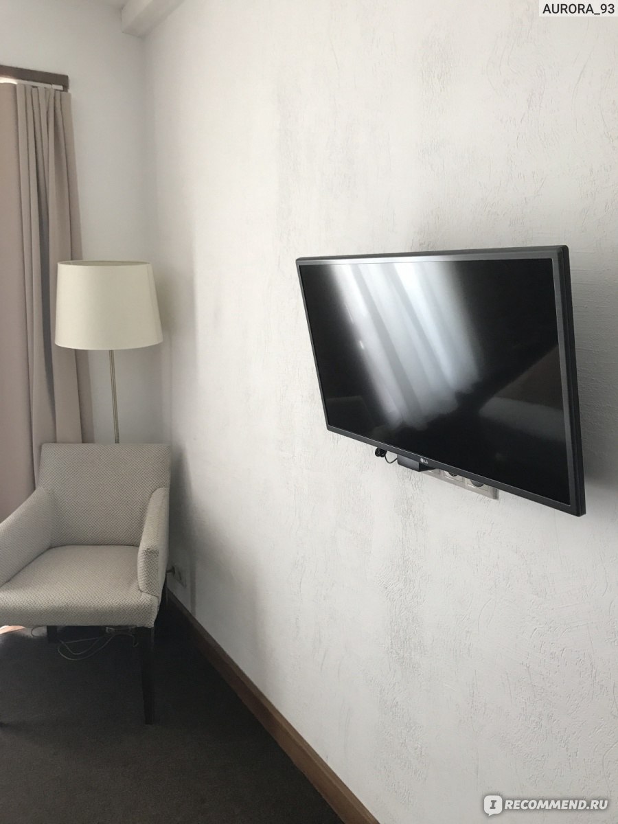 ТВ напротив кровати