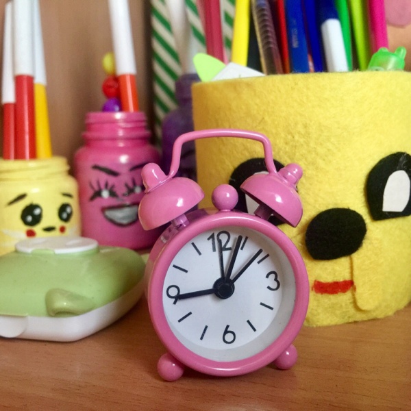 Настольные часы-будильник Aliexpress Popular Mini Lovely Cartoon Alarm Clocks Dial Number Round Desk Alarm Clock For Kid House Decoration Snooze Function Clocks фото