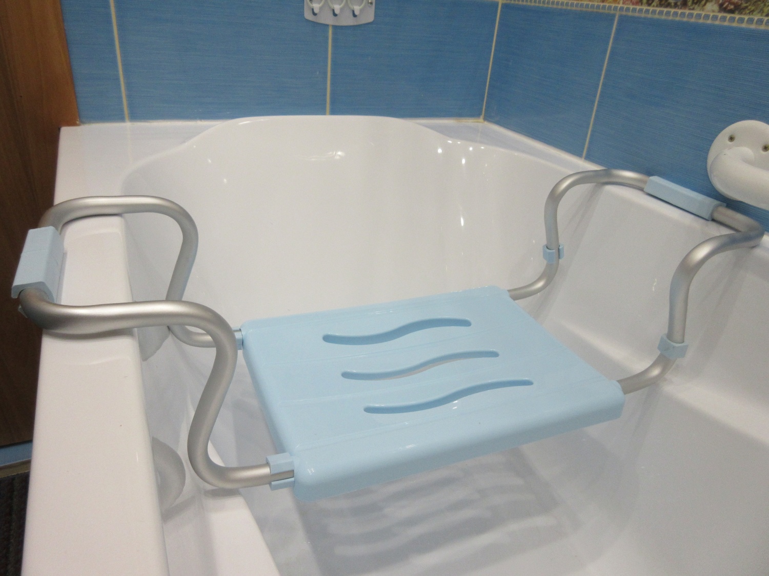 Сиденье для ванны: назначение, разновидности и критерии выбора