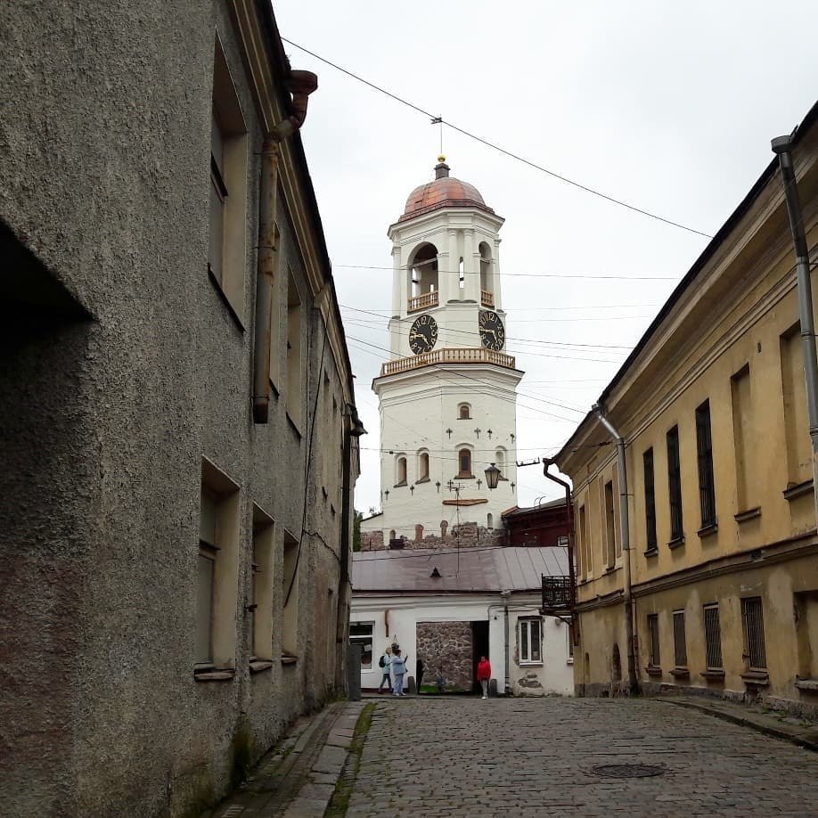 Башня с часами в выборге фото