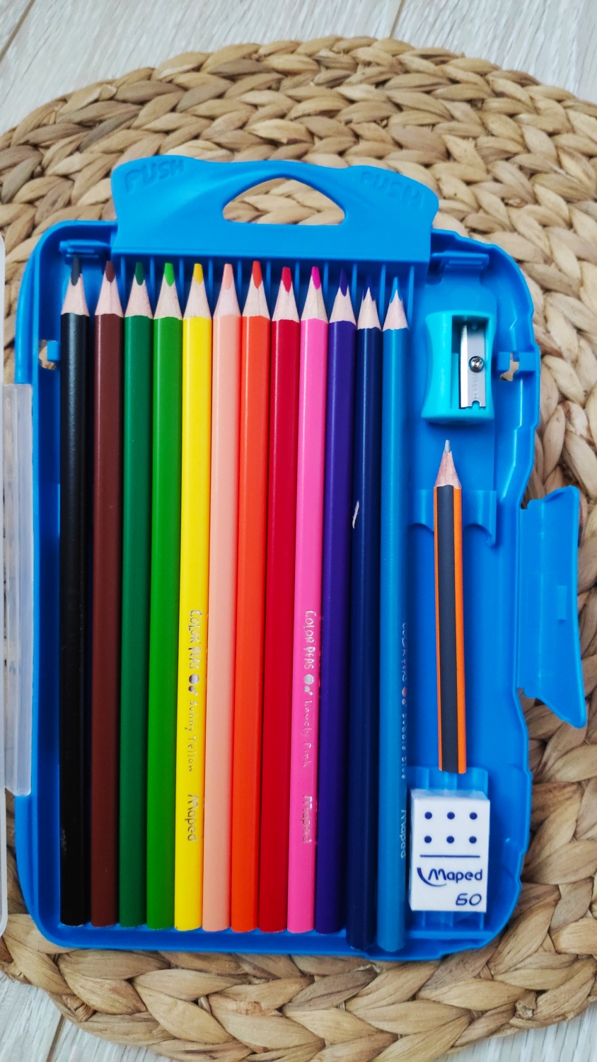 Цветные карандаши с ластиком