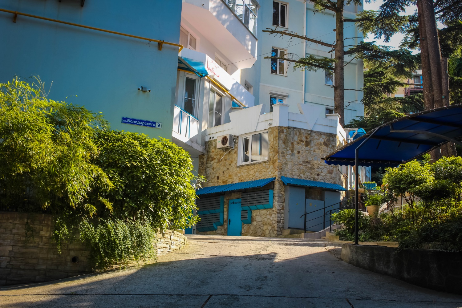 переулок ялтинский. переулок ялтинский. ялта кирова 66. закоулки ялты. черноморский переулок ялта 27а.