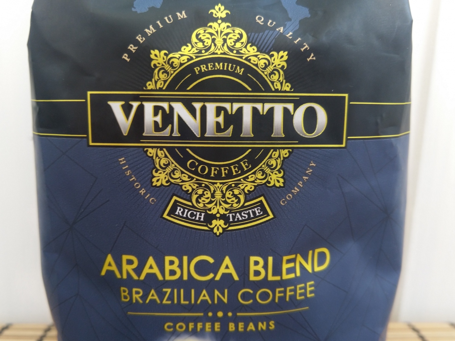 Coffee arabica blend. Кофе Venetto Arabica зерновой. Кофе в зернах Venetto Arabica Blend. Кофе Venetto Arabica Blend зерновой. Venetto кофе в зернах Арабика.