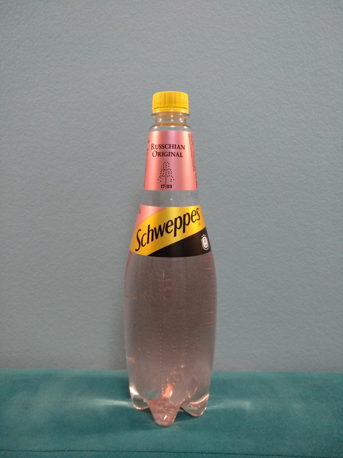 Original russian. Швепс ориджинал розовый. Швепс russchain Original. Швепс тоник Russian Original. Schweppes Russchian Original вкус.