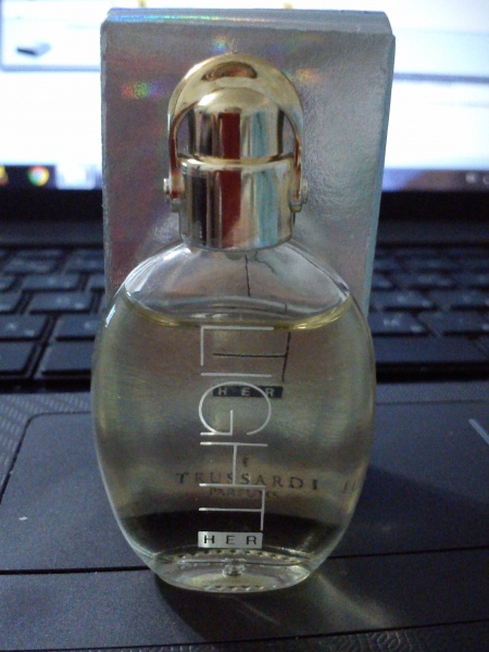 trussardi light her perfume