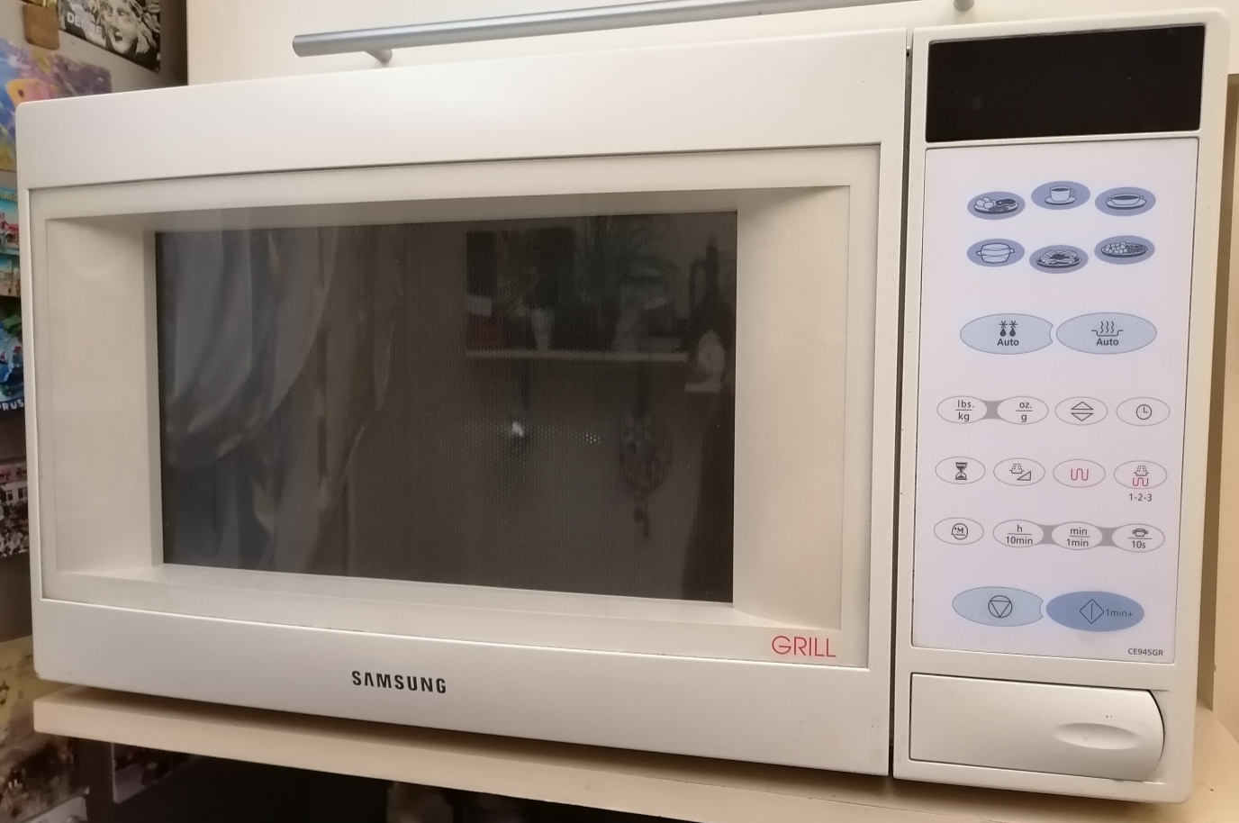 Обзоры: Микроволновая печь Samsung ME81KRW-1/BW, 800Вт, 23л, белый