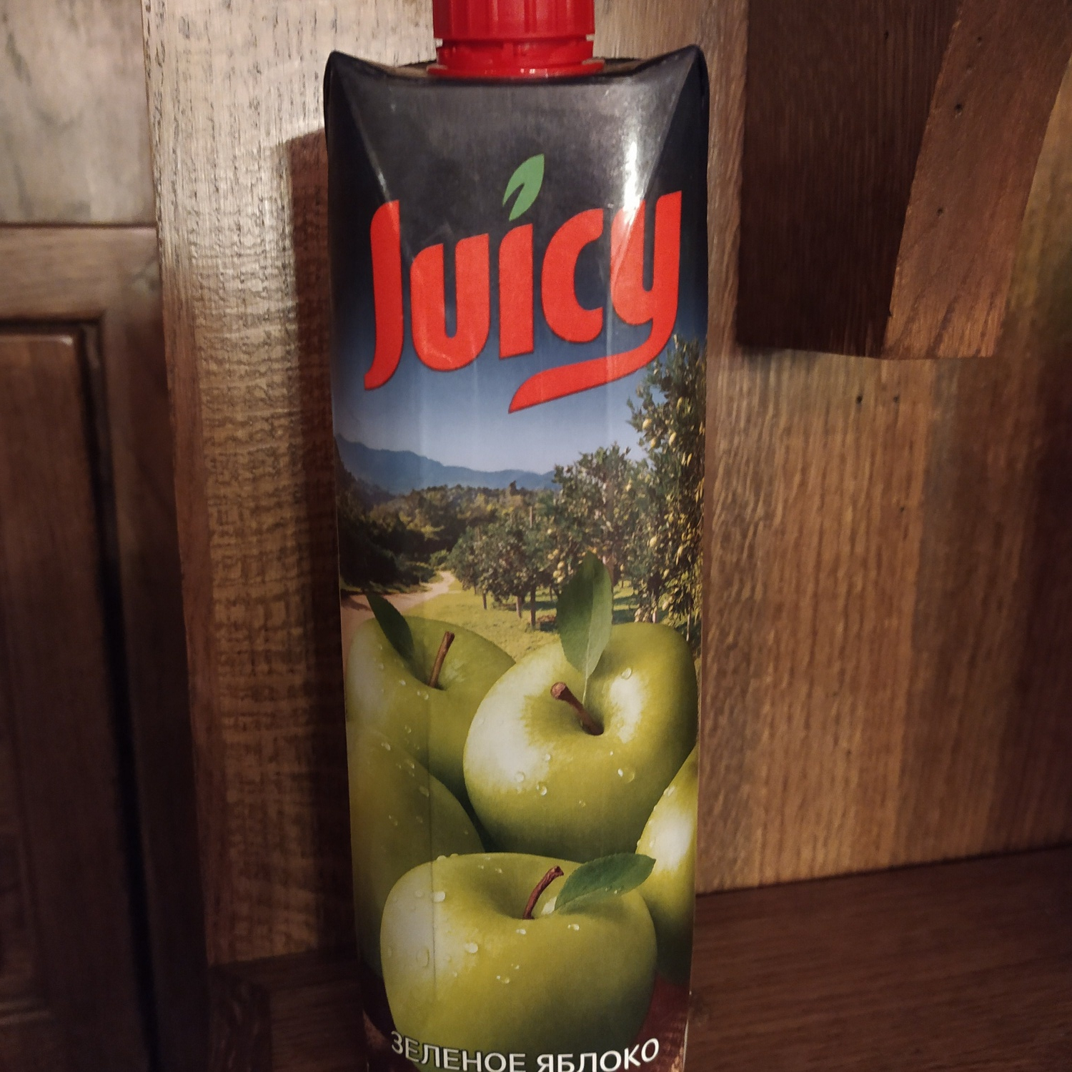 Хорошее яблоко отзывы. Juicy сок. Juicy сок яблочный. Сок Джуси Казахстан. Сок Джуси слива.