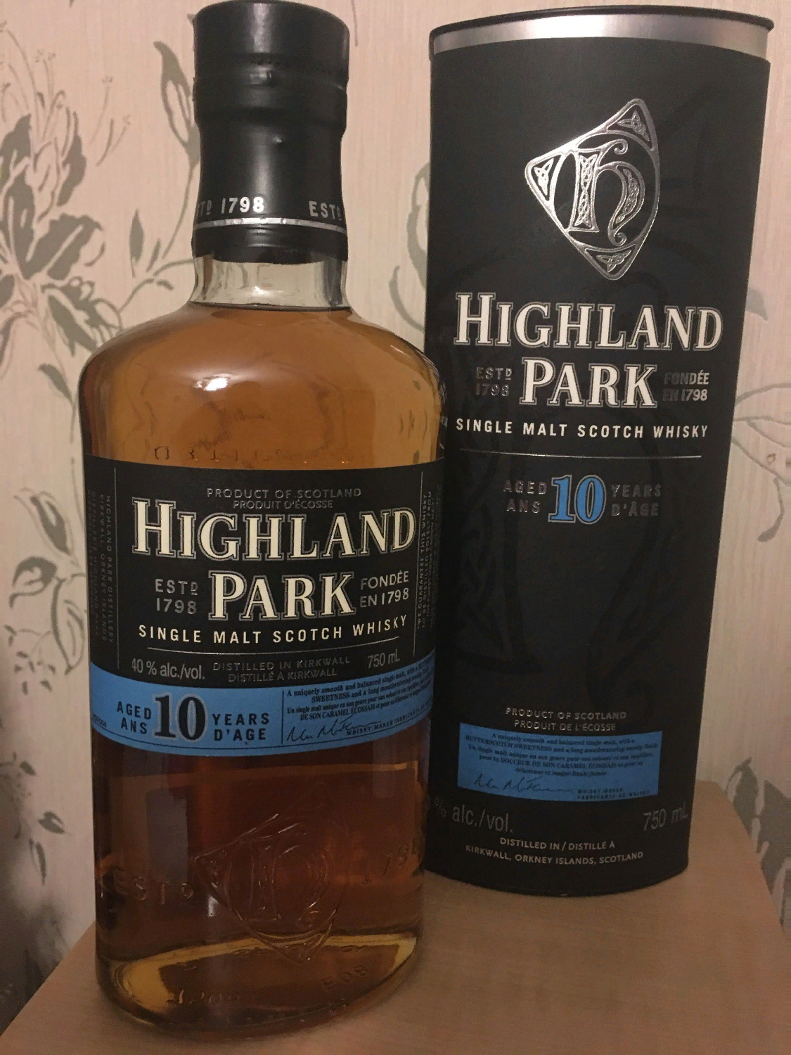 Виски highland's. Виски Highland Park 10. Виски Highland Park 10 лет. Highland Park Whiskey. Торфяные виски хайленд парк.