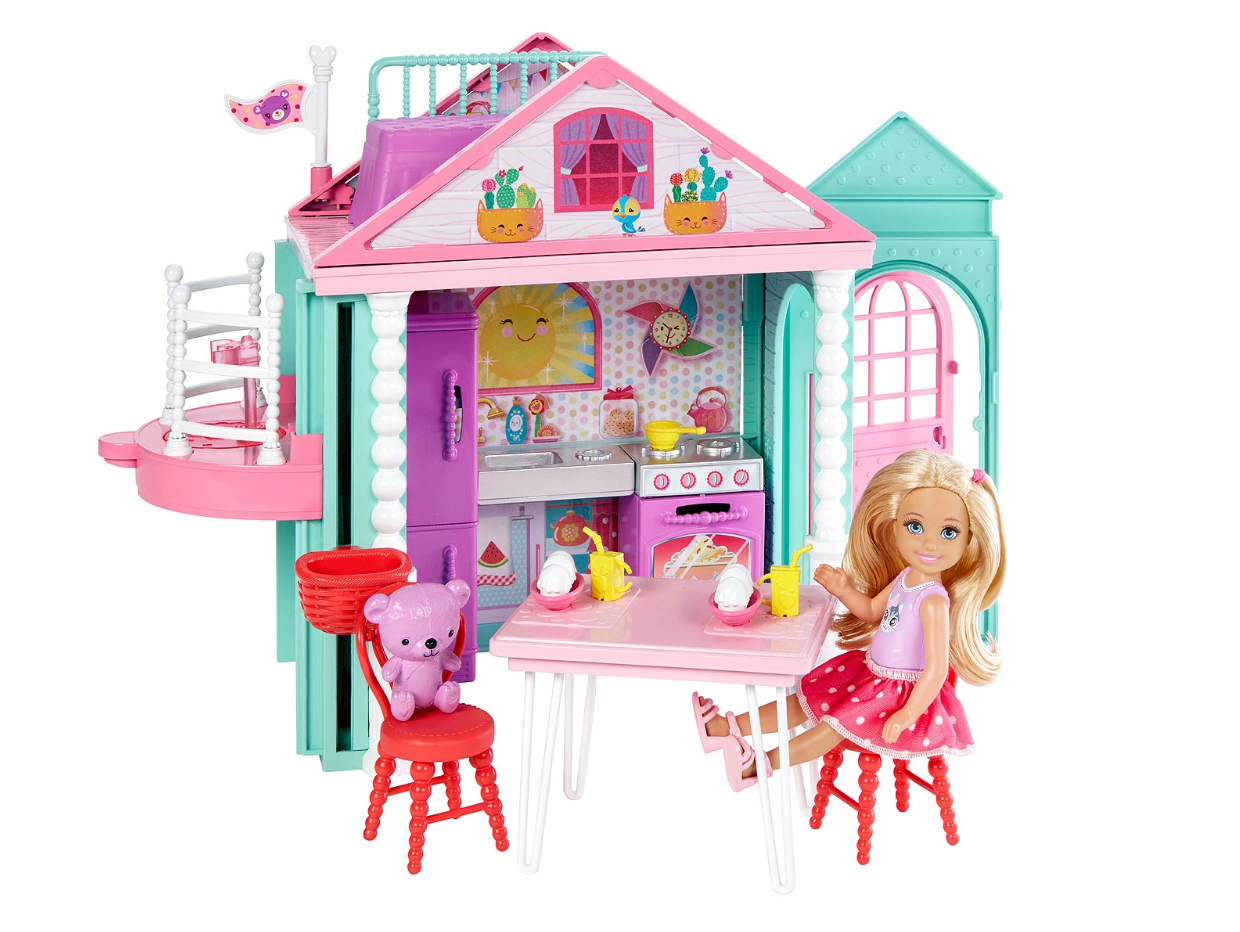 Mattel Дом для кукол Barbie Club Chelsea артикул DWJ50 - «Розовый дом мечты  для Челси с лифтом и мансардой * Веселые вечеринки с Энчантималс и ЛОЛ! *  Подробно о качестве * Фото» | отзывы