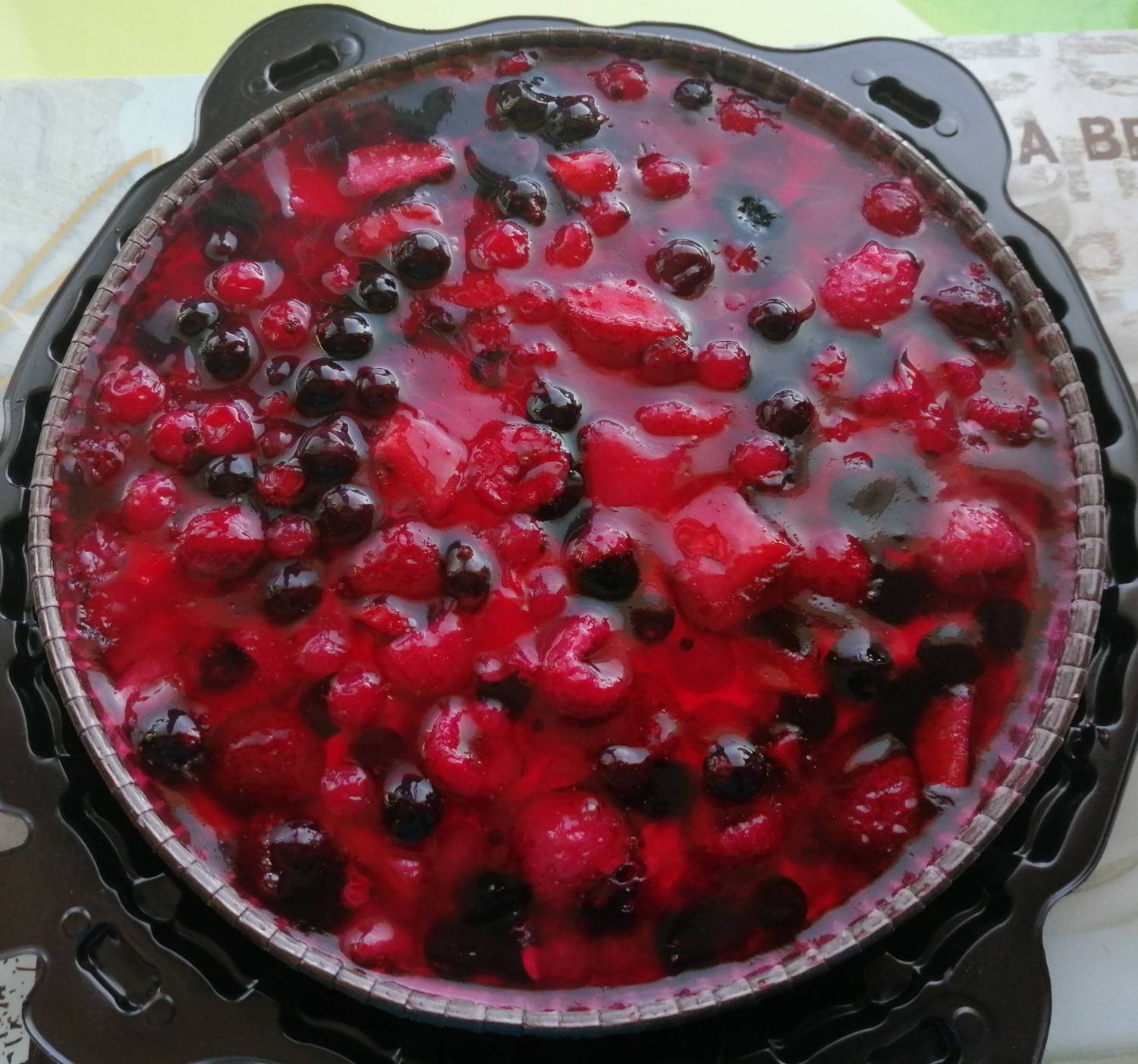 Быстрый пирог с ягодами в духовке