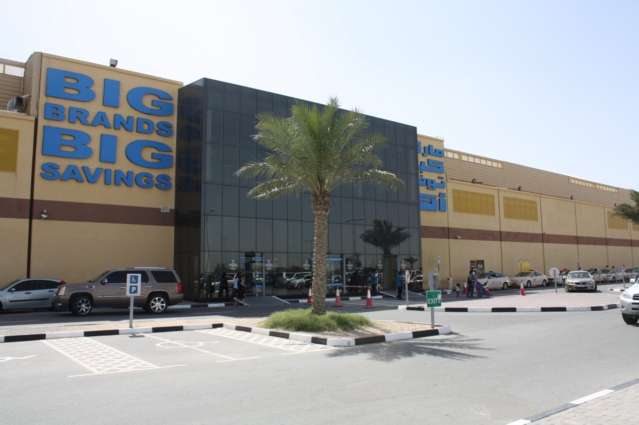 Outlet dubai. Дубай аутлет Молл. Dubai Outlet Mall. Самый большой аутлет Дубай. Home Centre Dubai.