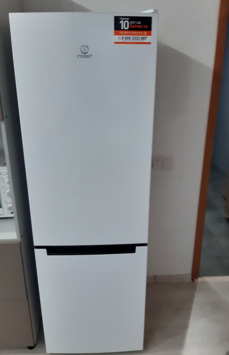 Холодильник Indesit DSN 18 белый