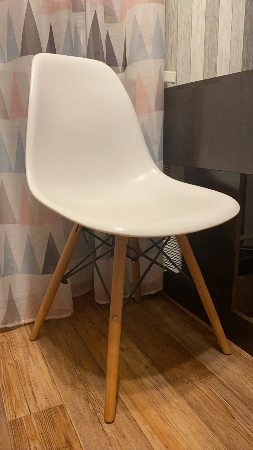 Стул и стул eames