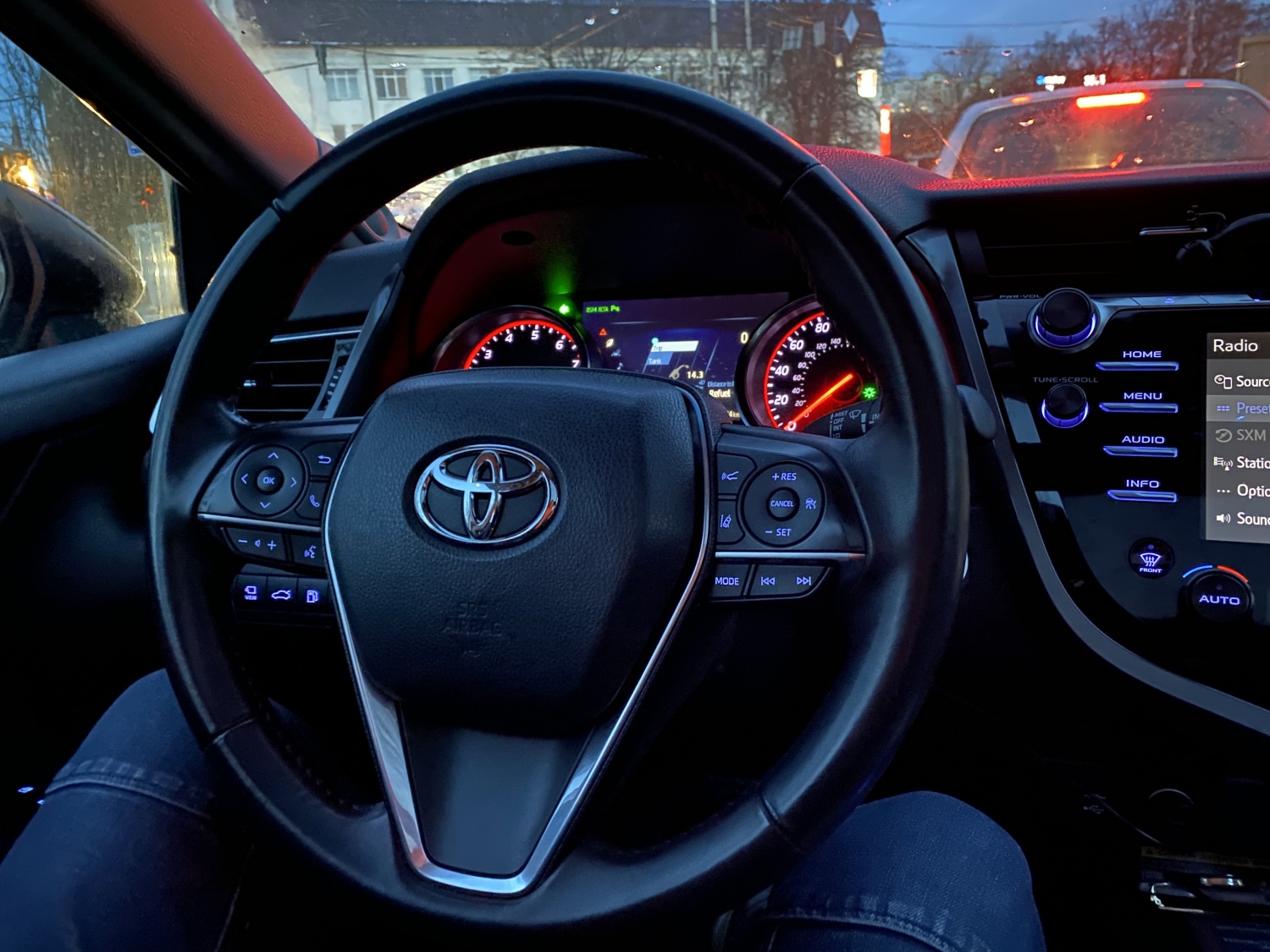 Toyota Camry - 2018 фото