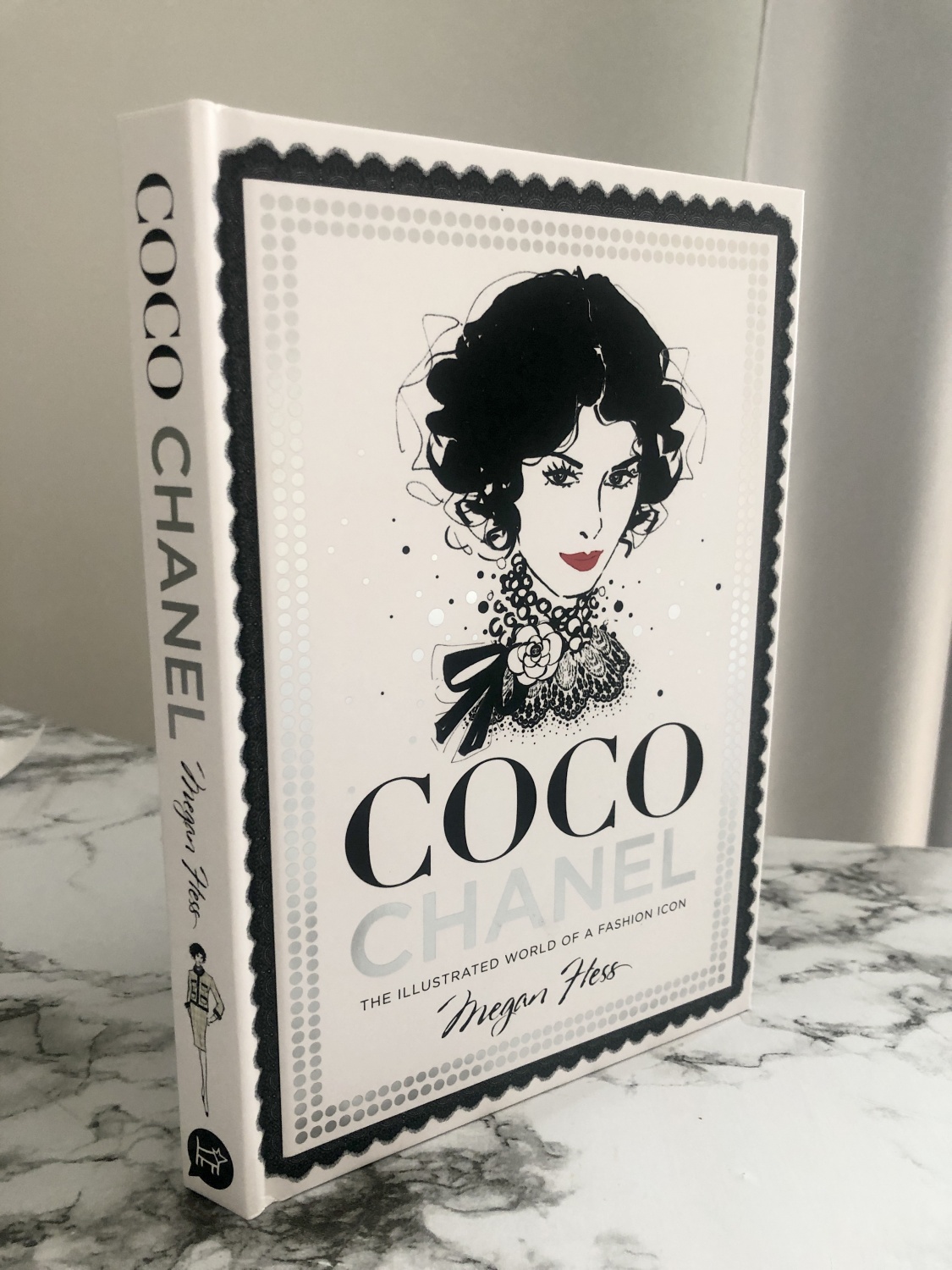 Coco Chanel: The Illustrated World of a Fashion Icon. Меган Хесс - «Книга  Меган Хесс Coco Chanel: The Illustrated World of a Fashion Icon -  эстетическое удовольствие, а не книга|Расскажу, где купить