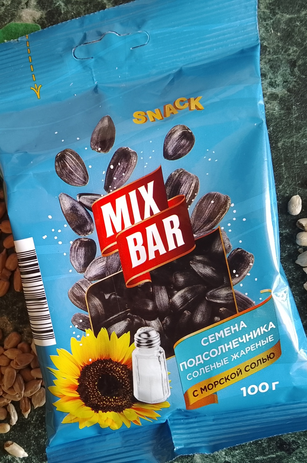 Семечки подсолнечные жареные ООО «КДВ Краснодар» Mix Bar Snack с морской  солью - «Ручки пачкают, на вкус не радуют. На таких семечках я бы в 6 лет  первые деньги не заработала. Делюсь