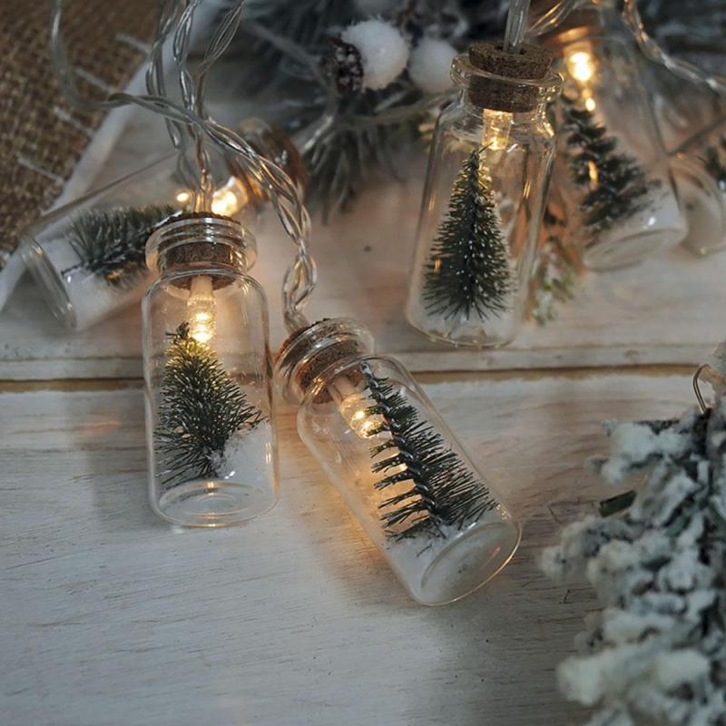 Банты и снежинки: 15 креативных идей украшения маленьких ёлок на Новый год
