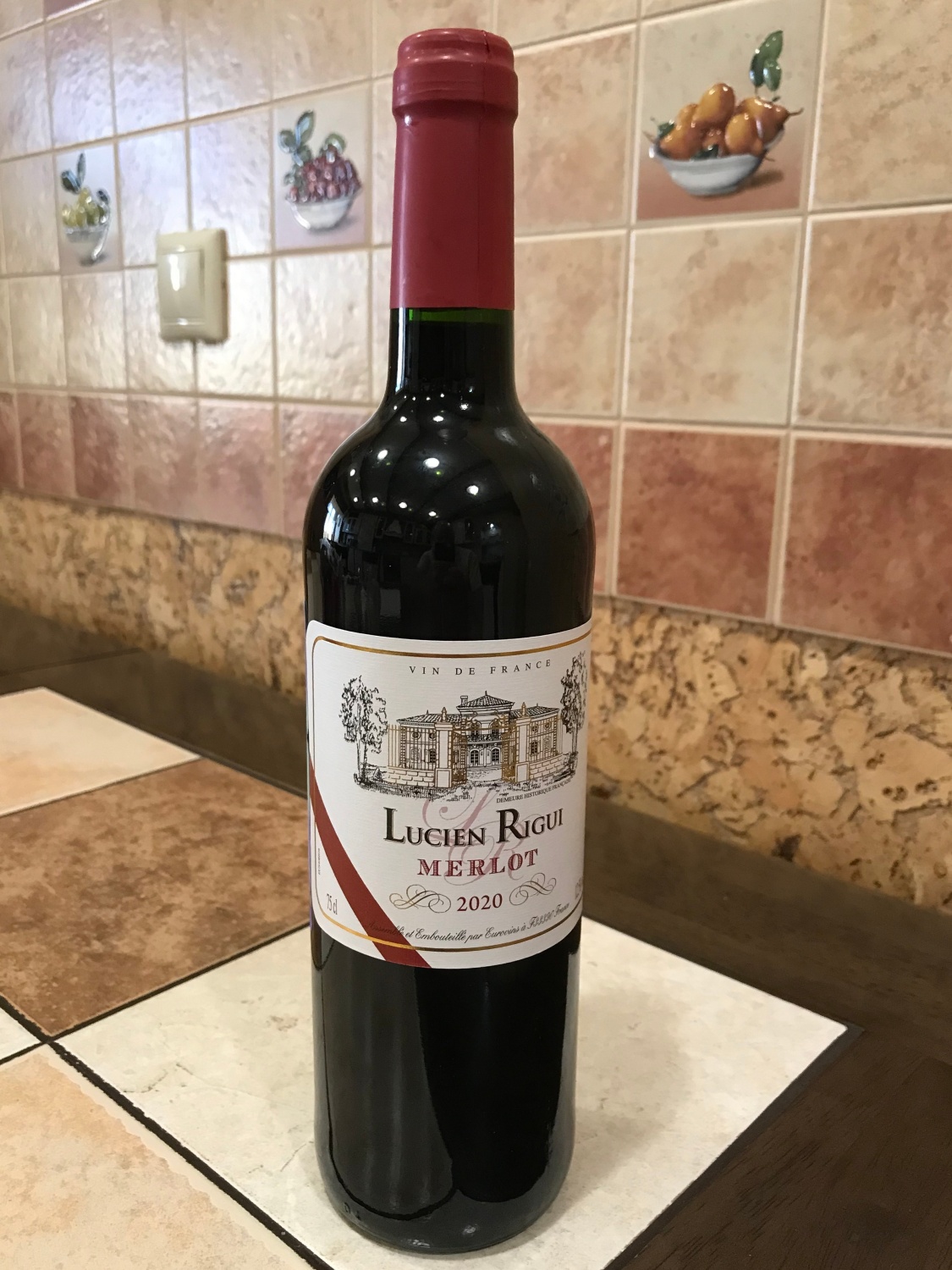 Вино красное сухое Lucien Rigui Merlot - «Странный казус. » | отзывы