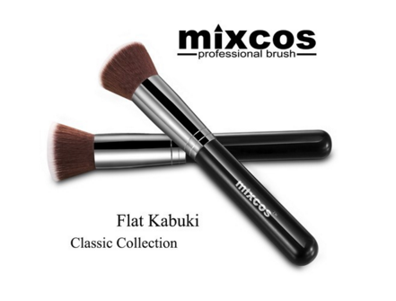 kabuki makeup brush
