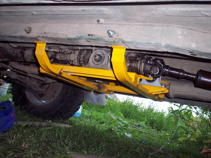 Подрамник раздатки для Lada Niva 4x4 (ВАЗ 2121)