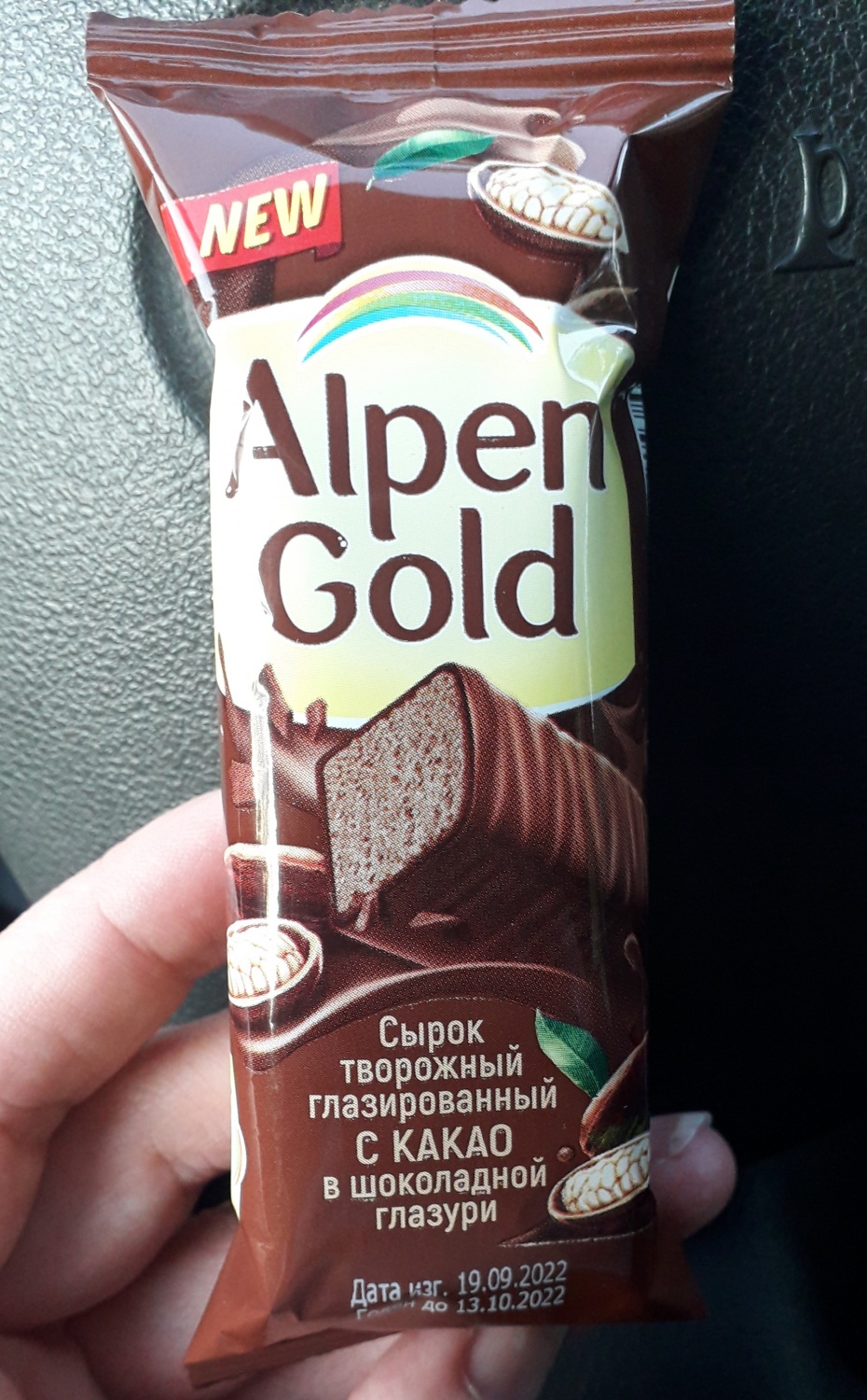 Сырок глазированный Alpen Gold С какао в шоколадной глазури фото