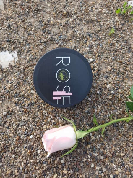 Скраб для тела Мастерская Олеси Мустаевой Rose с шёлком и маслом розы фото