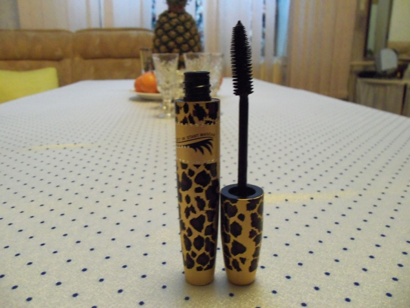 mac mascara the effect thick volume curls upwards extremely